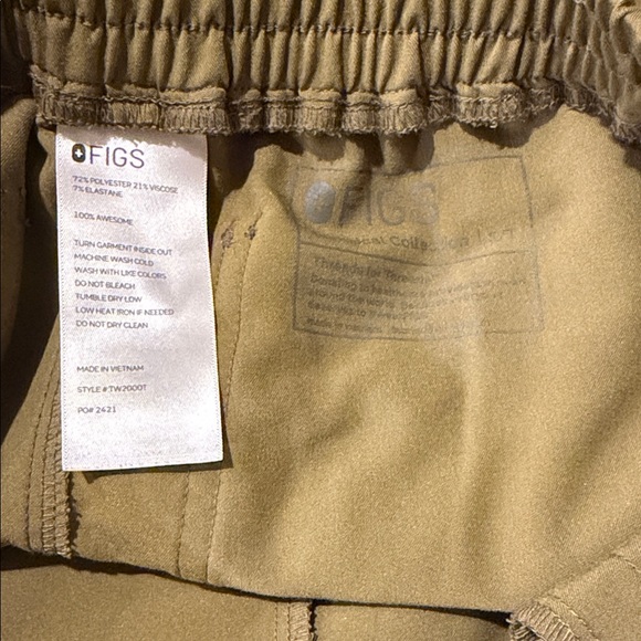 Figs Olive Green Scrub Set - Picture 3 of 4